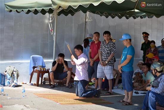 Tiếp tục tìm kiếm 3 nạn nhân còn mất tích trong vụ lật tàu trên sông Hàn - Ảnh 21.