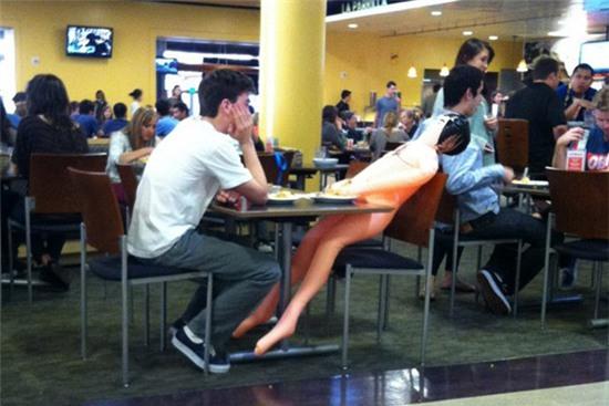 Những hình ảnh hài hước trong cuộc sống