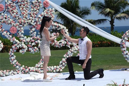 Sao nu goc Viet duoc ban trai kem 12 tuoi cau hon hinh anh 3