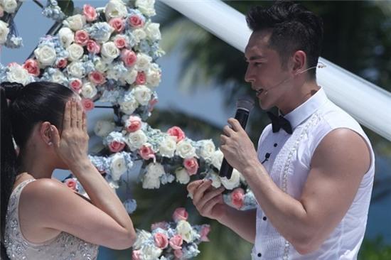 Sao nu goc Viet duoc ban trai kem 12 tuoi cau hon hinh anh 4