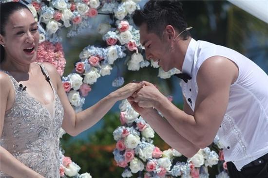 Sao nu goc Viet duoc ban trai kem 12 tuoi cau hon hinh anh 5