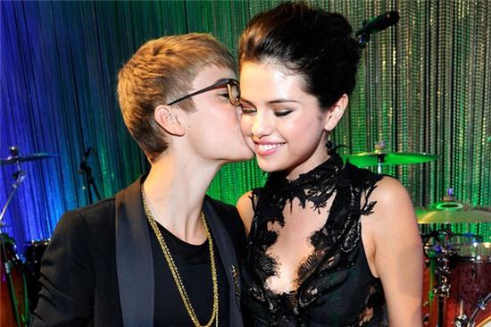 Fan xôn xao khi Justin Bieber bất ngờ theo dõi Selena trở lại trên Instagram - Ảnh 2.