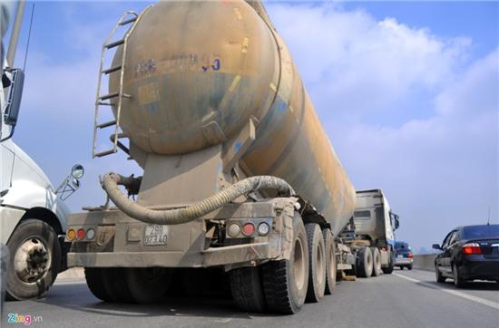 Vanh dai 3 te liet 12 km, tai xe gac chan ngu hinh anh 1