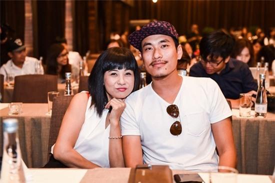 10-moi-tinh-chi-em-trong-showbiz-viet-8