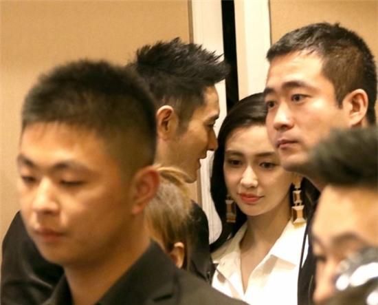 huynh-hieu-minh-au-yem-nam-tay-thi-tham-voi-vo-5