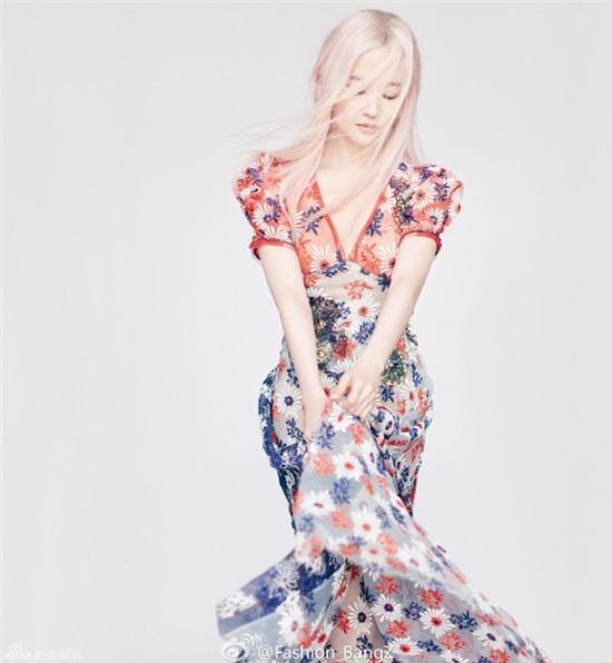 Luu Diec Phi khac la voi toc hong tren tap chi hinh anh 2