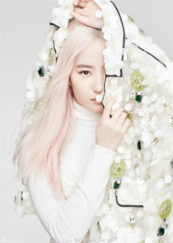 Luu Diec Phi khac la voi toc hong tren tap chi hinh anh 3