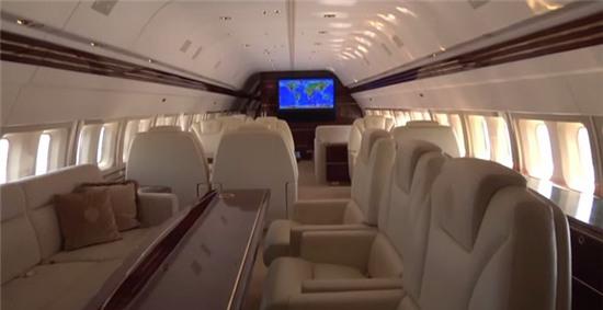 Ben trong chuyen co 100 trieu USD cua Donald Trump hinh anh 17