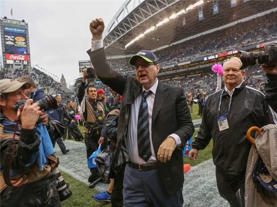 Ben trong chuyen co 100 trieu USD cua Donald Trump hinh anh 3