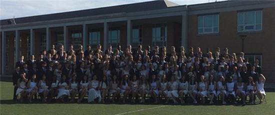 Sợ người khác biết mình khóc, Tổng thống Obama phải đeo kính đen trong lễ tốt nghiệp của con gái lớn - Ảnh 4.