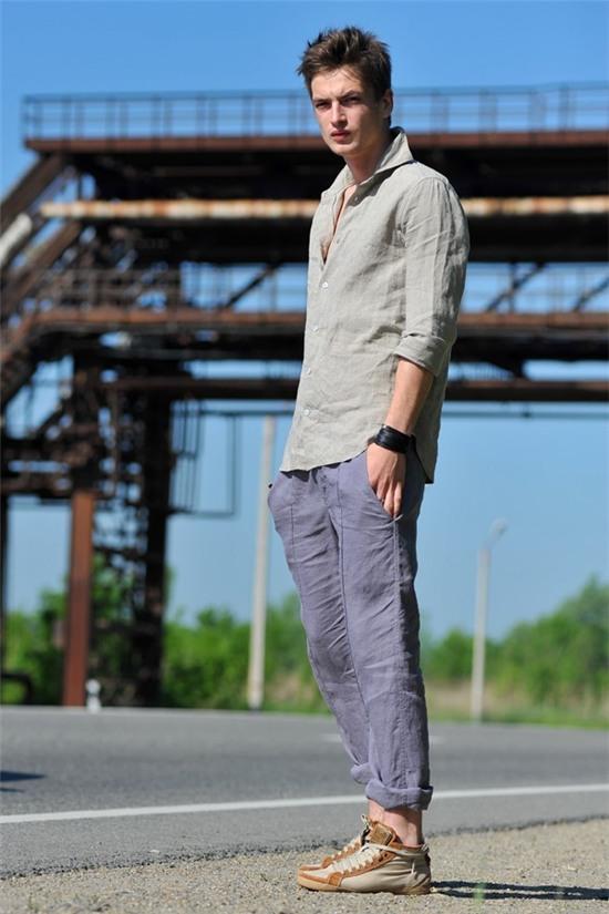 Bi quyet dien do nam sanh dieu ma van thoai mai trong mua he hinh anh 1