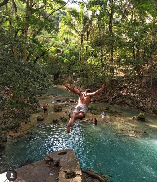 Trai đẹp được mệnh danh là Du khách nóng bỏng nhất Instagram kiếm bộn tiền nhờ đi du lịch - Ảnh 14.