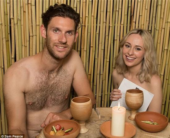 Hai nhà báo của Mail Online là Emily Hodgkin, 24 tuổi và James Dunn, 31 tuổi, đã có mặt tại đêm khai trương nhà hàng Bunyadi ở phía đông nam London