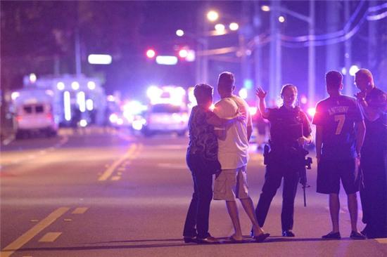 Người hùng thầm lặng cứu sống hàng chục mạng người trong vụ xả súng hộp đêm đồng tính Orlando - Ảnh 2.