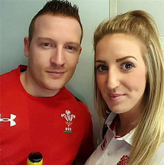 Ăn mừng chiến thắng đội Wales chàng trai cầu hôn bạn gái ngay dưới tòa tháp Eiffel