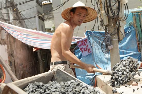 Ảnh: Người lao động quay cuồng trong “chảo lửa” Hà Nội - 5