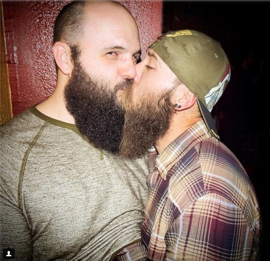 Hàng nghìn cặp đôi đồng tính hôn nhau để chứng minh tình yêu là bất diệt - Ảnh 12.