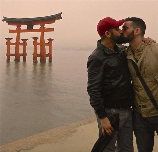 Hàng nghìn cặp đôi đồng tính hôn nhau để chứng minh tình yêu là bất diệt - Ảnh 13.