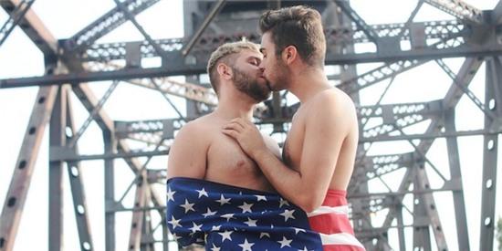 Hàng nghìn cặp đôi đồng tính hôn nhau để chứng minh tình yêu là bất diệt - Ảnh 4.