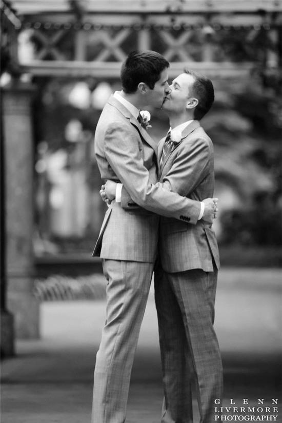 Hàng nghìn cặp đôi đồng tính hôn nhau để chứng minh tình yêu là bất diệt - Ảnh 5.