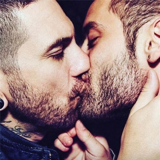Hàng nghìn cặp đôi đồng tính hôn nhau để chứng minh tình yêu là bất diệt - Ảnh 8.