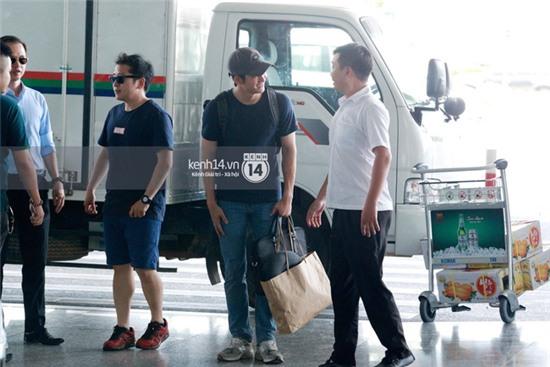 Clip độc quyền: Kang Tae Oh cười tươi, giản dị xuất hiện tại sân bay Nội Bài - Ảnh 18.