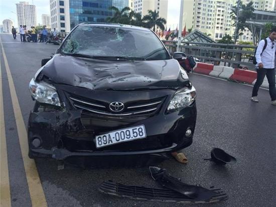 Oto dam lien hoan tren cau vuot Nguyen Chi Thanh hinh anh 1