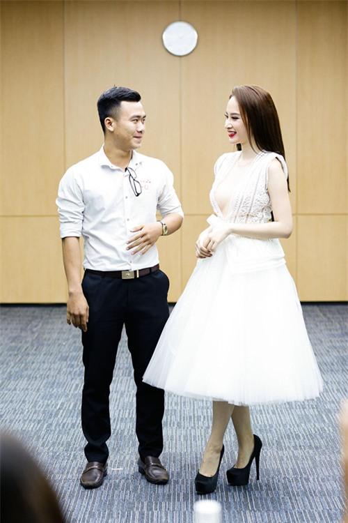 angela-phuong-trinh-khoe-nguc-het-co-di-tuyen-dien-vien-6