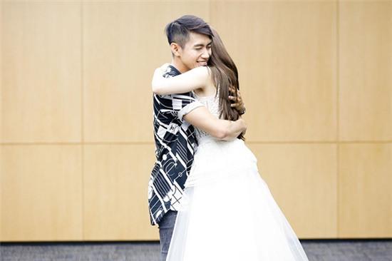 angela-phuong-trinh-khoe-nguc-het-co-di-tuyen-dien-vien-7