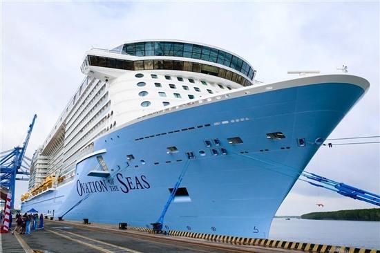 Du thuyen lon nhat chau A lan dau toi Viet Nam hinh anh 1