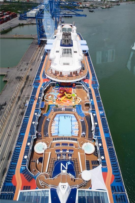 Du thuyen lon nhat chau A lan dau toi Viet Nam hinh anh 2