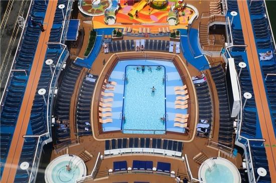 Du thuyen lon nhat chau A lan dau toi Viet Nam hinh anh 3