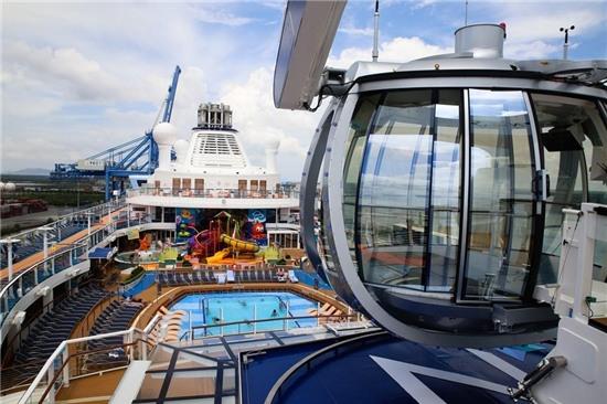 Du thuyen lon nhat chau A lan dau toi Viet Nam hinh anh 4