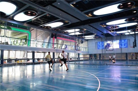 Du thuyen lon nhat chau A lan dau toi Viet Nam hinh anh 13