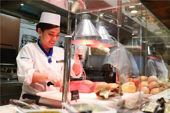 Du thuyen lon nhat chau A lan dau toi Viet Nam hinh anh 18