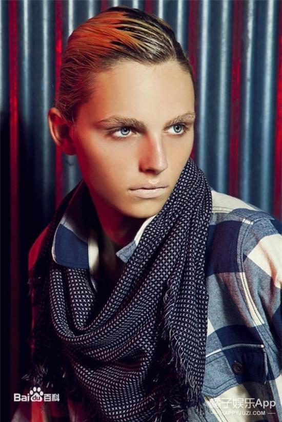 Ngạc nhiên trước chàng siêu mẫu nam đẹp gái nhất thế giới