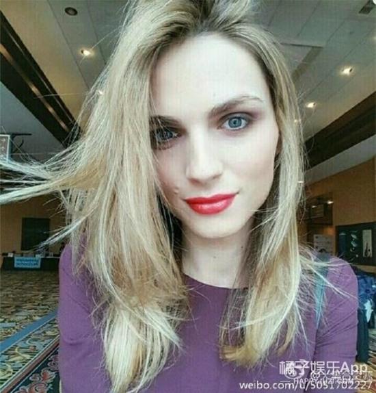 Ngạc nhiên trước chàng siêu mẫu nam đẹp gái nhất thế giới