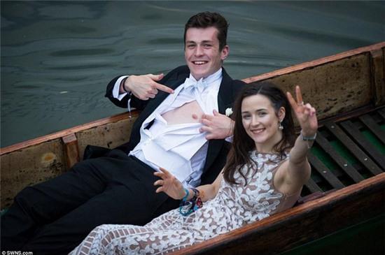 Khi các sinh viên mang tiếng đầu to mắt cận của Cambridge xõa hết mình - Ảnh 11.
