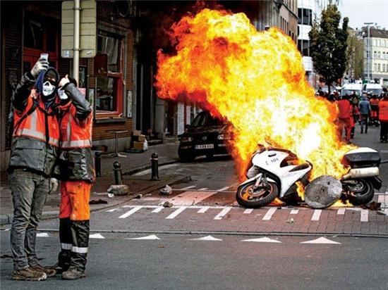 den "tho dan" cung phai bat cuoi voi hinh anh nay hinh anh 3