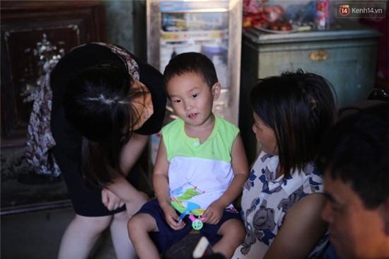 Cuộc sống hiện tại của 3 cha con bé trai bị bỏ rơi ở quán phở - Ảnh 1.