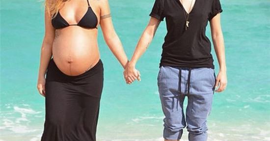 Cặp đôi đồng tính nữ Cùng ăn cùng ngủ cùng mang thai