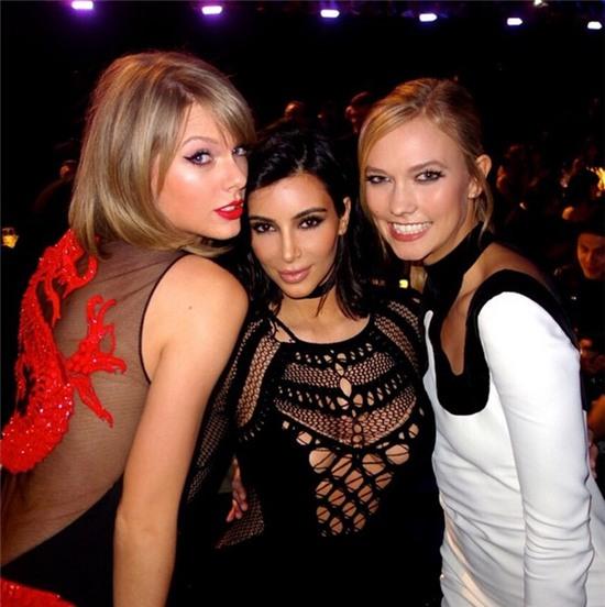 Hết scandal hẹn hò, Taylor Swift lại bị Kim vạch trần sự giả dối - Ảnh 1.