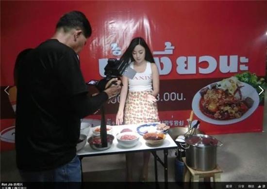 Hàng ăn vặt bỗng nổi như cồn vì cô chủ có thân hình còn quyến rũ hơn cả người mẫu - Ảnh 6.