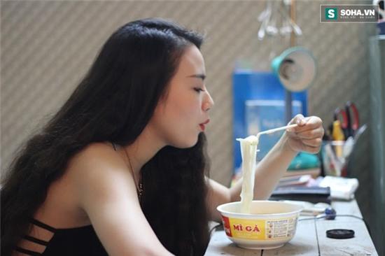 Cuộc sống ở trọ trong căn phòng chưa đầy 10m2 của Linh Miu - Ảnh 15.