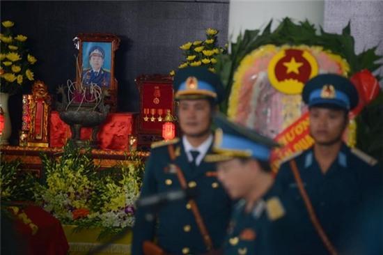 Hinh anh xuc dong trong dam tang phi cong Tran Quang Khai hinh anh 2