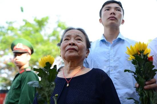 Hinh anh xuc dong trong dam tang phi cong Tran Quang Khai hinh anh 13