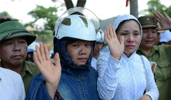 Hinh anh xuc dong trong dam tang phi cong Tran Quang Khai hinh anh 17