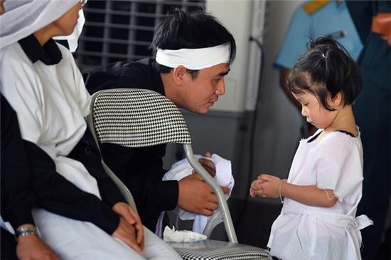 Hinh anh xuc dong trong dam tang phi cong Tran Quang Khai hinh anh 5