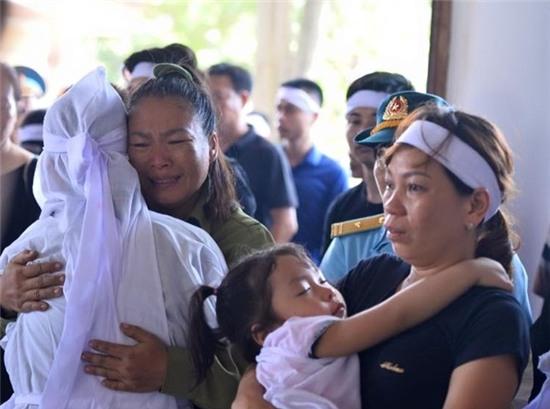 Hinh anh xuc dong trong dam tang phi cong Tran Quang Khai hinh anh 7