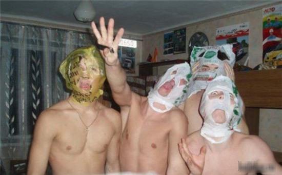 nhung chang trai "cung hon qua trung" hinh anh 11